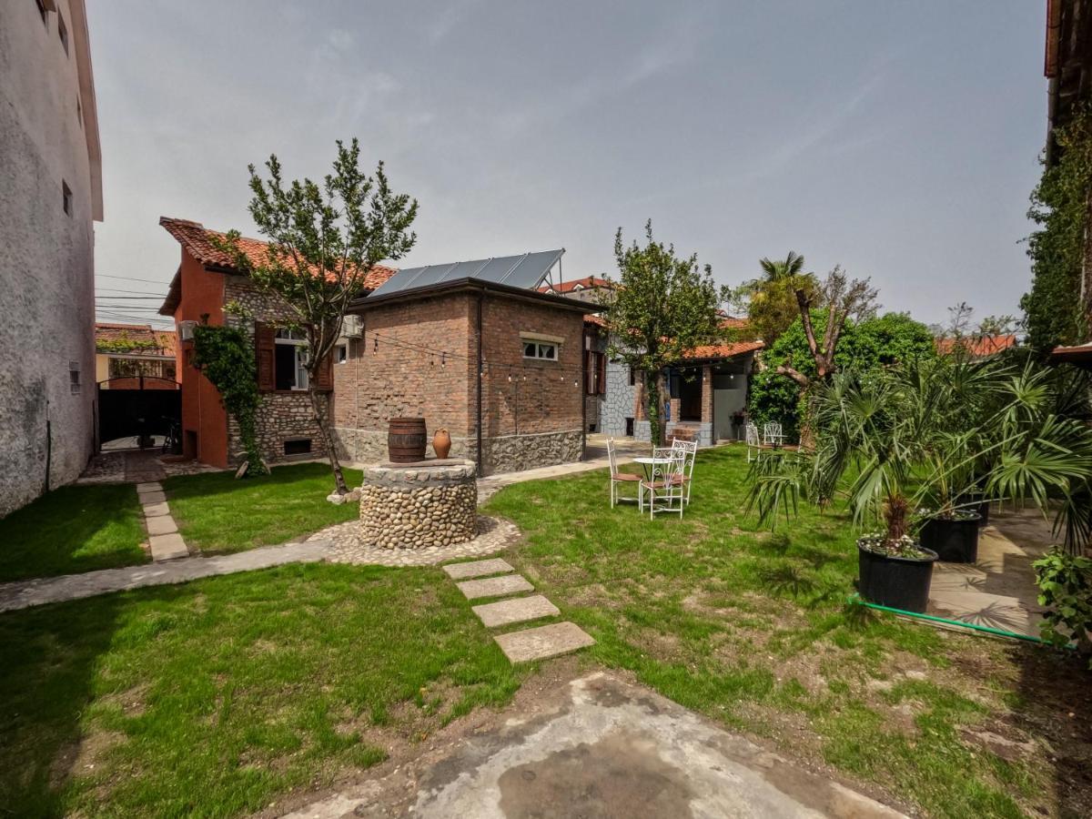 Intown Guesthouse Shkodra Exterior foto