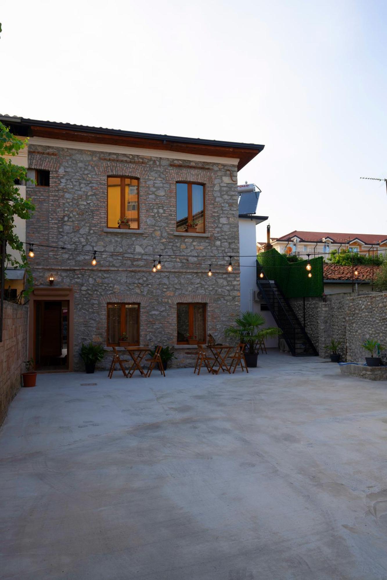 Intown Guesthouse Shkodra Exterior foto