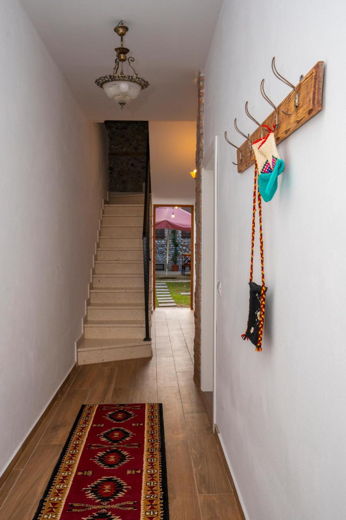 Intown Guesthouse Shkodra Exterior foto