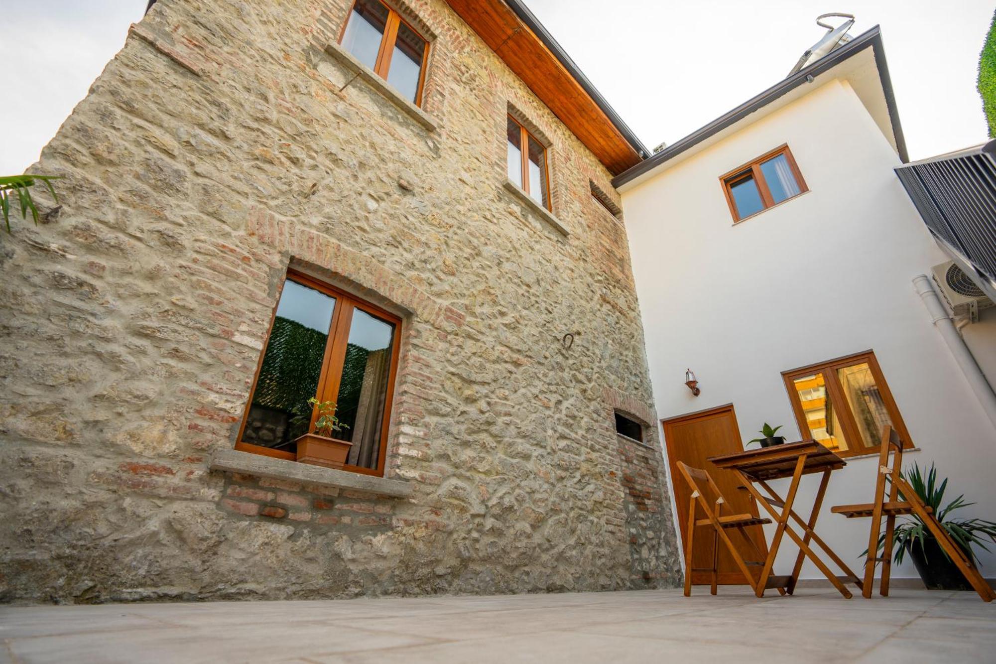 Intown Guesthouse Shkodra Exterior foto