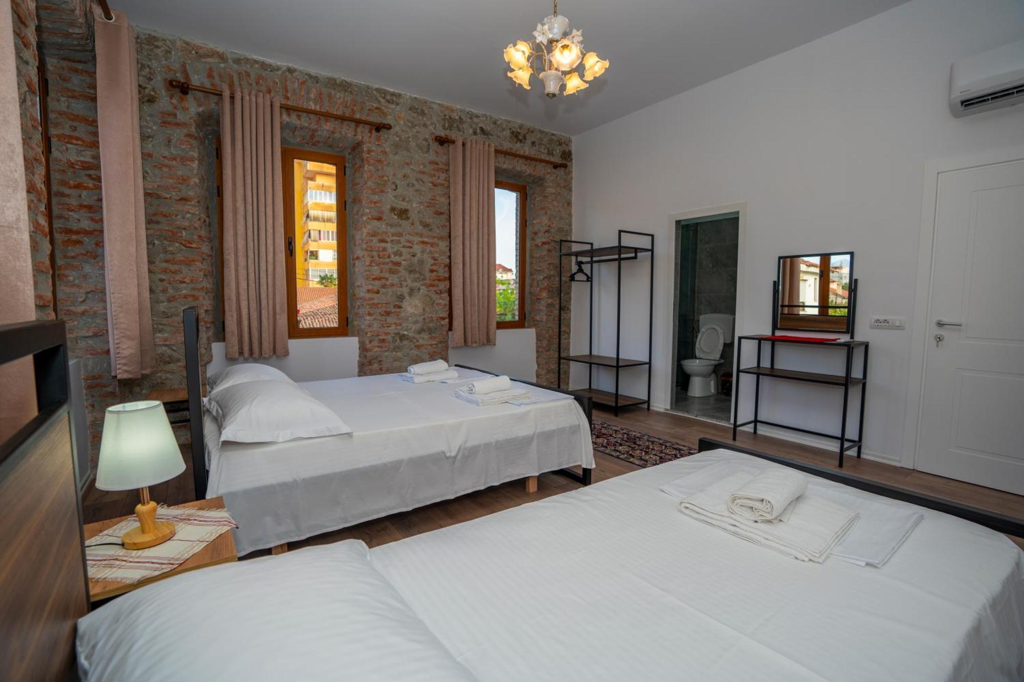 Intown Guesthouse Shkodra Exterior foto