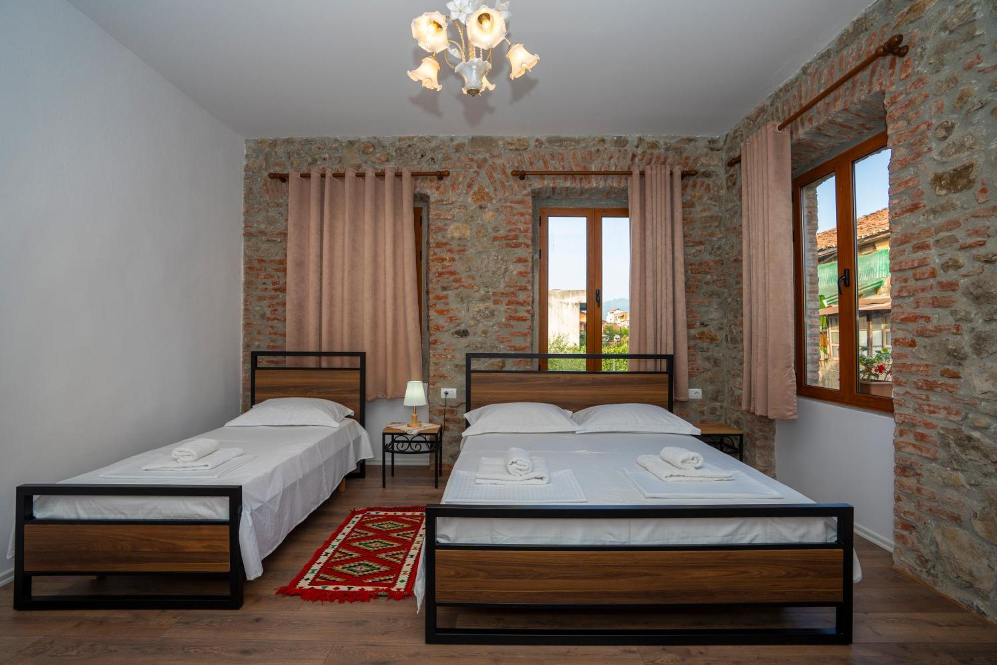 Intown Guesthouse Shkodra Exterior foto