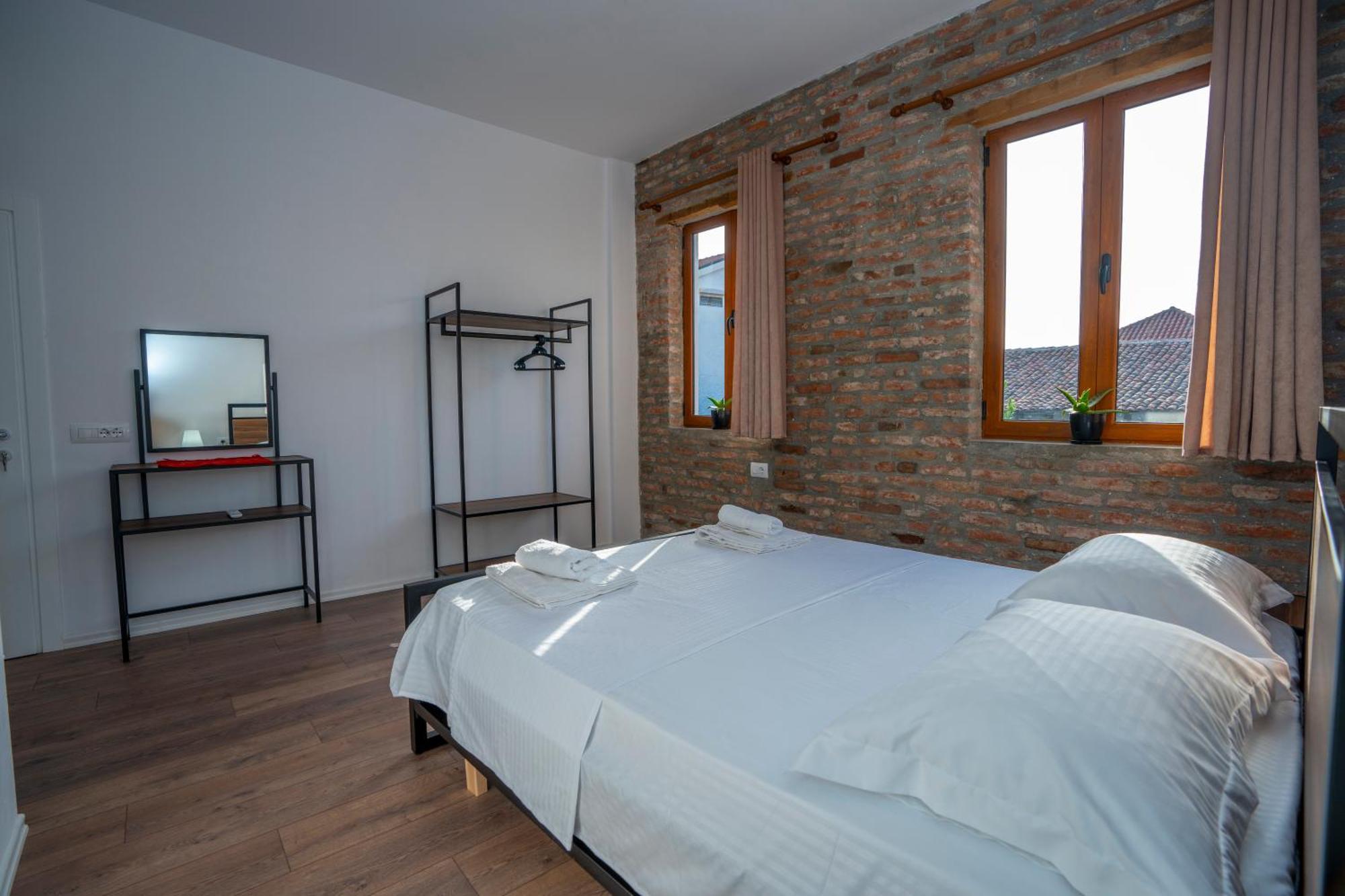 Intown Guesthouse Shkodra Exterior foto