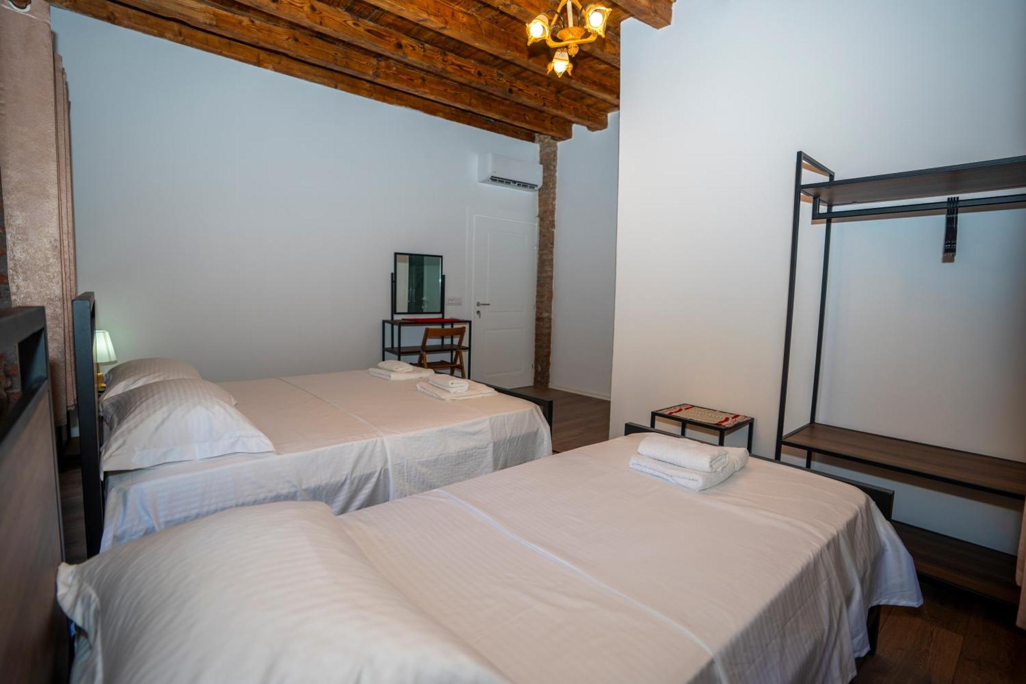 Intown Guesthouse Shkodra Exterior foto
