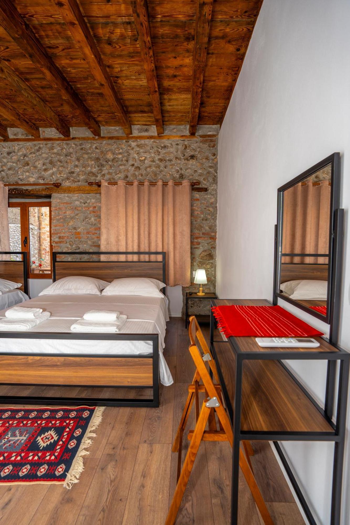 Intown Guesthouse Shkodra Exterior foto